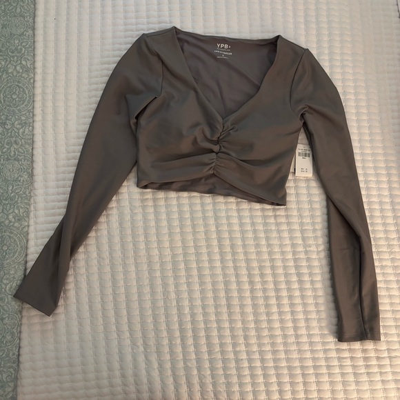 NWT Abercrombie YPB ScultpLux Ruched Long Sleeve Crop Top - Picture 2 of 4